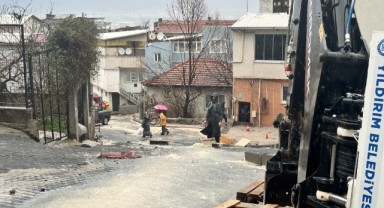Bursa'da şiddetli yağış nedeniyle evleri su bastı