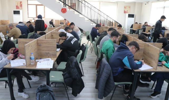 Büyükşehir’in kütüphaneleri öğrencileri geleceğe hazırlıyor