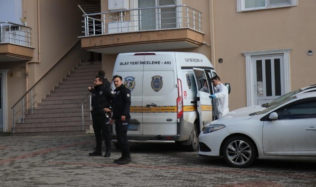 Cinnet geçiren polis önce ailesini vurdu sonra intihar etti