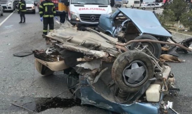 Denizli'de takla atan otomobil ikiye bölündü! Yaralılar var