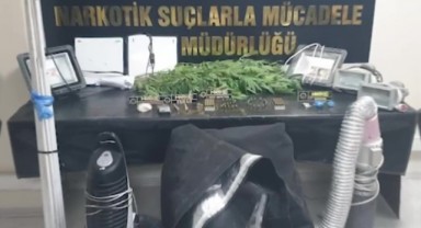 Evlerinin bir odasını uyuşturucu serasına çevirmişler: 2 tutuklama