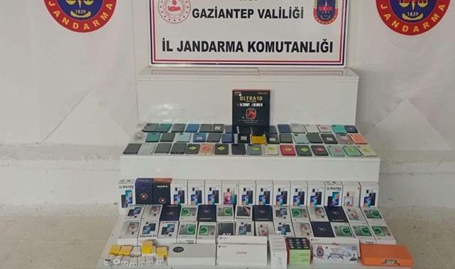 Gaziantep'te milyon liralık kaçak telefon ele geçirildi