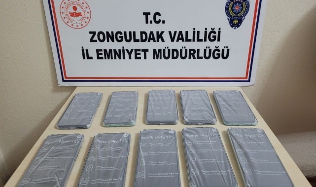 Gümrük kaçağı cep telefonları ele geçirildi