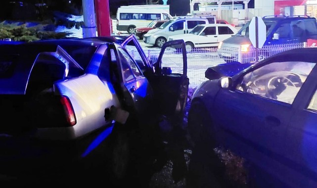 İki otomobil çarpıştı: 7 yaralı