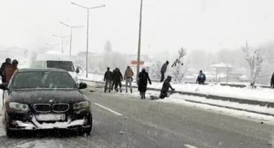 Kaçak göçmen taşıyan kamyonet kaza yaptı: 5 yaralı