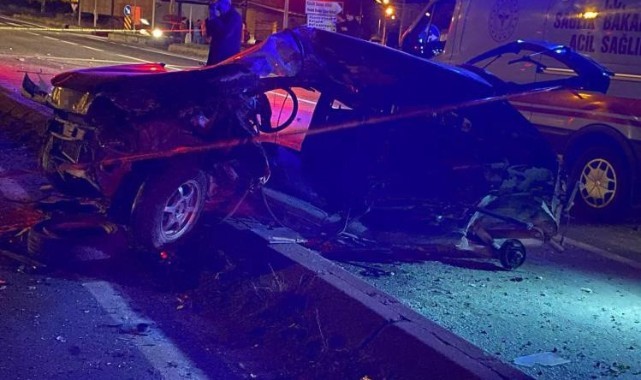 Kamyonla çarpışan otomobil hurdaya döndü: 2 ölü
