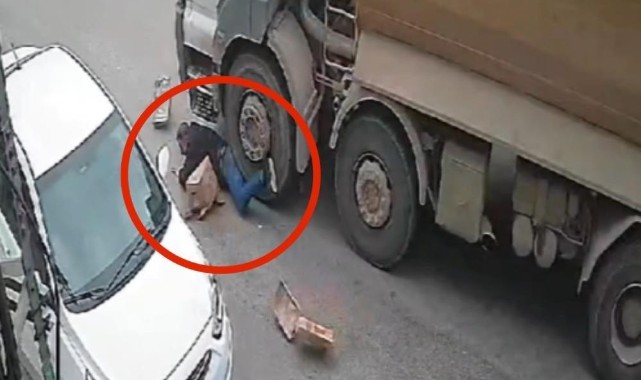 Kamyonun altında kalan yaşlı adam yaşam mücadelesi veriyor