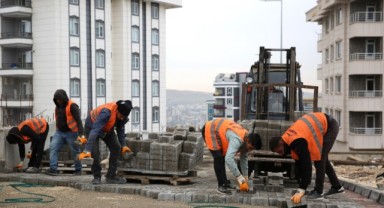 Karaköprü’de yol seferberliği sürüyor