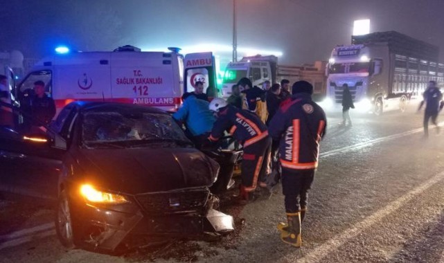 Karayolunda iki otomobil çarpıştı: 1 ölü, 5 yaralı