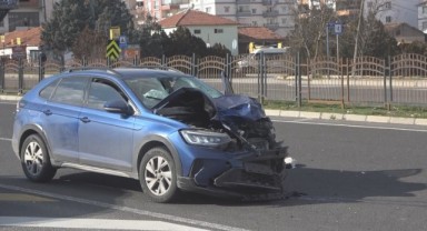 Karşıdan karşıya geçmeye çalışan aileye araç çarptı: 3 ölü, 1 yaralı
