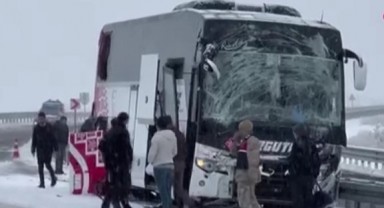 Kayganlaşan yolda otobüs kaza yaptı: 2 ölü, 8 yaralı