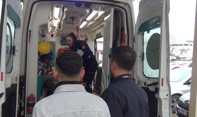 Kayganlaşan yolda yolcu minibüsü devrildi: 7 yaralı