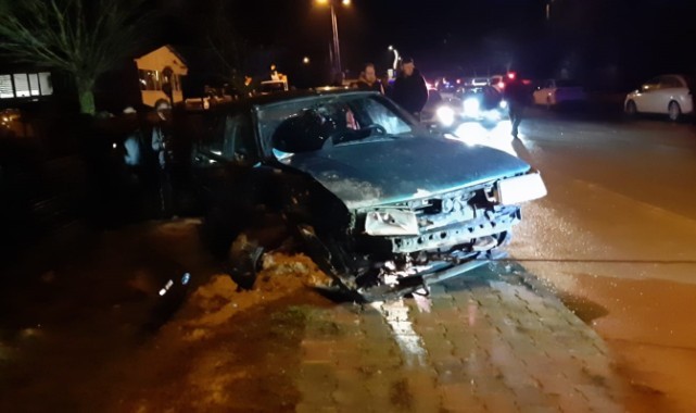 Kontrolden çıkan otomobil yan yattı: 2 yaralı