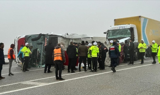 Malatya'da yolcu otobüsü devrildi! 4 ölü, 36 yaralı