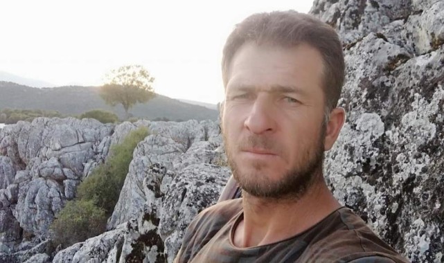 Mermer ocağında hafriyat kamyonu devrildi: sürücü öldü