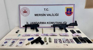 Mersin’de makinalı silahlarla yakalanan şüpheliler tutuklandı