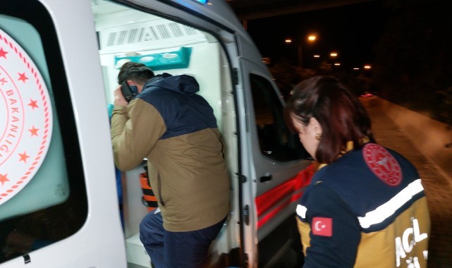 Motosiklet park halindeki otomobile çarptı: 1 yaralı