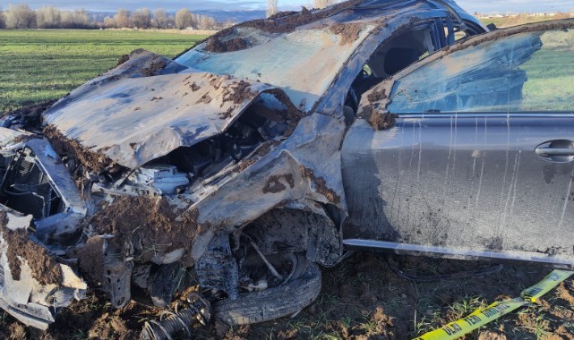 Otomobil almaya gidiyorlardı kaza yaptılar: 1 ölü, 1 yaralı