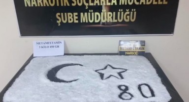 Otomobilin arka koltuğunda uyuşturucu ele geçirildi