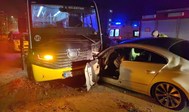 Özel halk otobüsü ile otomobil çarpıştı: 9 yaralı