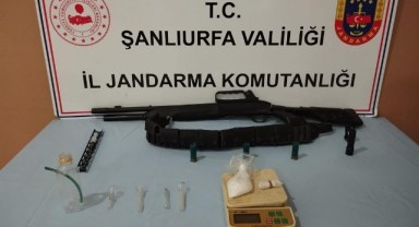 Şanlıurfa’da ruhsatsız silah ve uyuşturucu ele geçirildi