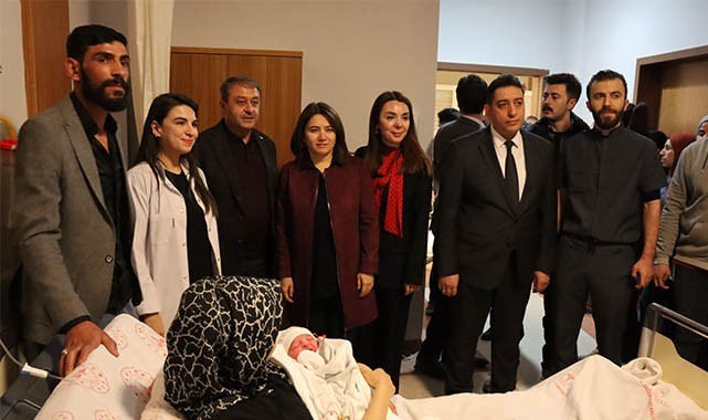 Şanlıurfa'da yılın ilk bebeği "Fevzi" doğdu!