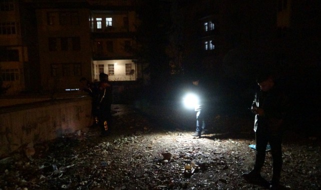Silahlı ve bıçaklı kavgada kan aktı: 2 yaralı