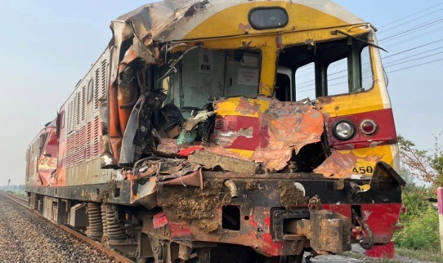 Tayland’da yolcu treni hemzemin geçitteki vince çarptı: 1 ölü, 5 yaralı