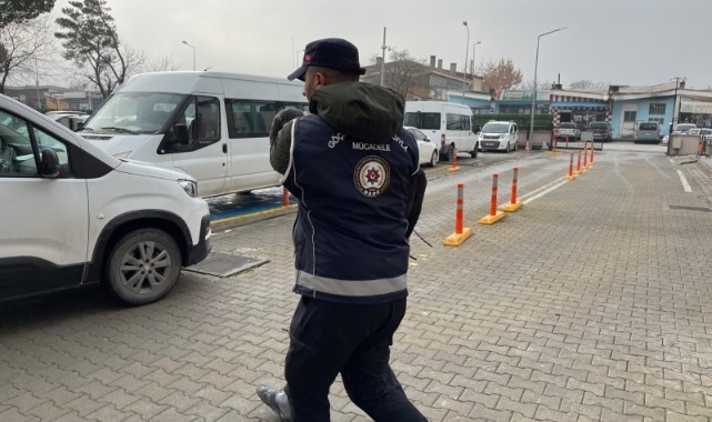 Tırın dorsesinde 49 düzensiz göçmen yakalandı