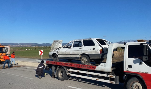 Uşak’ta takla atan araçta 1’i ağır 3 kişi yaralandı