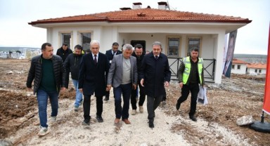 Vali Şıldak deprem konutlarında inceleme yaptı