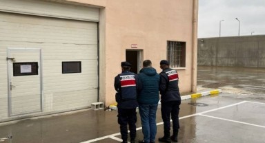 Yasadışı göçmen taşıyan 2 organizatör yakalandı