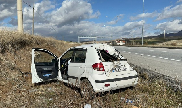 Yolda uçan poşet kazaya neden oldu: 3 yaralı
