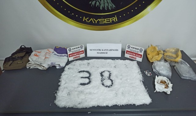 Zehir taciri uyuşturucuyu satamadan yakalandı