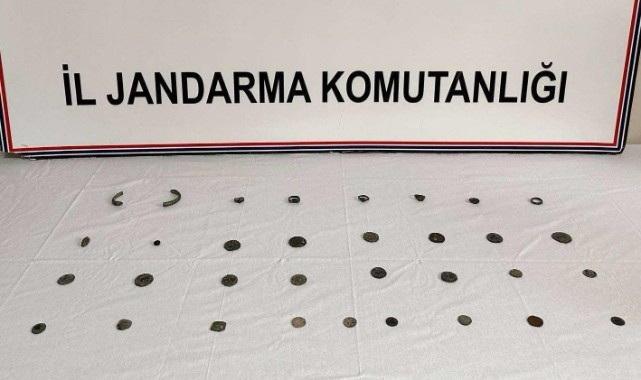 33 adet tarihi obje satmaya çalışan 3 şüpheli yakalandı