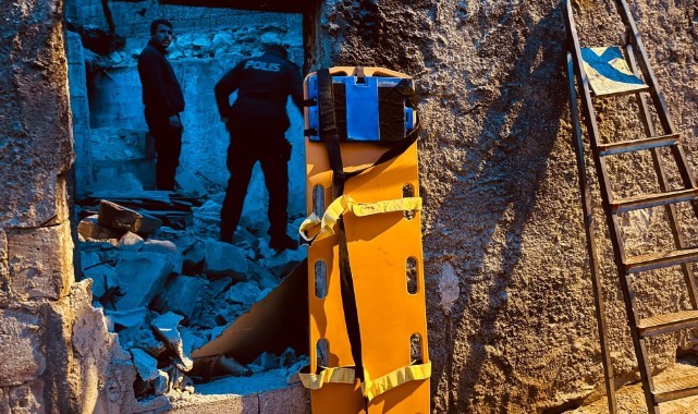 Birecik'te 2 katlı ev çöktü: 1 kişi enkaz altında kaldı
