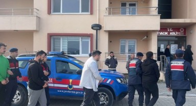 Çok sayıda kaçak göçmen yakalandı, 4 organizatör tutuklandı