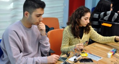 DENEYAP Teknoloji Atölyesi ile Şanlıurfa'da öğrenciler teknoloji öğreniyor