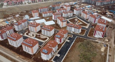 Deprem konutları hak sahiplerine teslim ediliyor