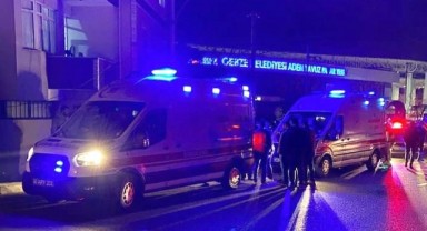 Durakta bekleyenlere otomobil çarptı: 1 ölü, 1 yaralı