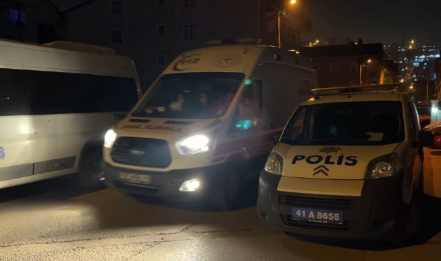 Erkek arkadaşına kızdı, kazara kendini bıçakladı