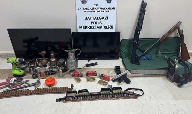 Hırsız saklandığı elbise dolabında yakayı ele verdi