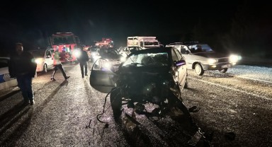 İki otomobilin çarpıştığı kazada 6 kişi yaralandı