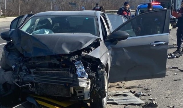 İnegöl'de iki otomobil çarpıştı: 5 yaralı