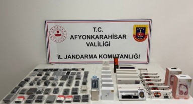 Kaçak telefon aksesuarları ele geçirildi