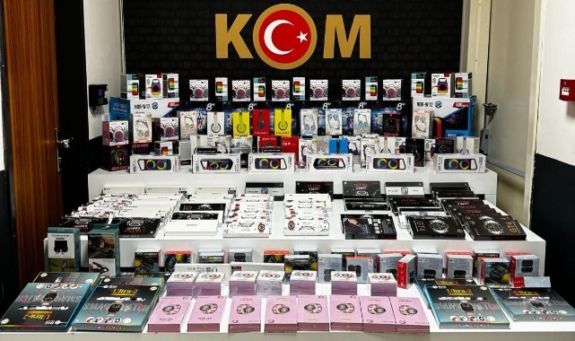 Kaçak telefon kılıfı ve elektronik ürünler ele geçirildi