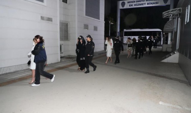 Kadınları zorla çalıştırıp iş adamlarının videolarını çeken çete çökertildi