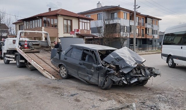 Kamyon ile otomobil çarpıştı: 1 yaralı