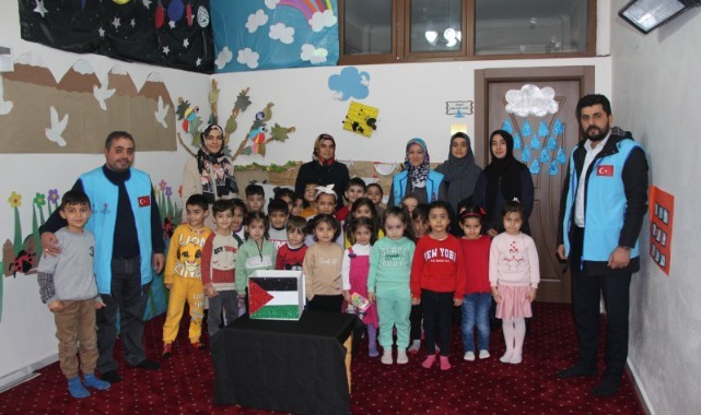 Karaköprü’de minikler harçlığını Filistin için bağışladı