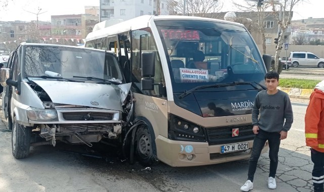 Mardin’de iki minibüs çarpıştı: 6 yaralı